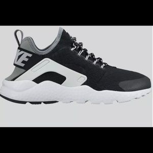 NIKE Women's Air Huarache Run Ultra SE BLACK COOL GREY size 9